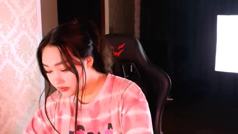 Snapshot of erica_wayne chatting on 11.25.25 Erica Wayne online show from 11.25.25