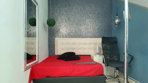   online show from 10.08.25