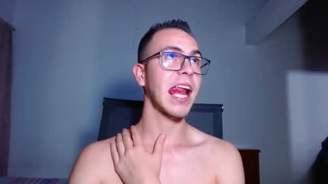 Snapshot of erik_rodriguez chatting on 10.08.25 Erik rodriguez online show from 10.08.25