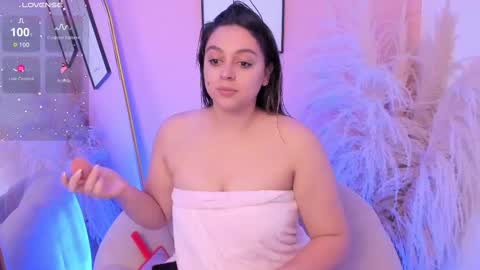 Snapshot of erika_mendez1 chatting on 11.22.25 Erika Mendez online show from 11.22.25