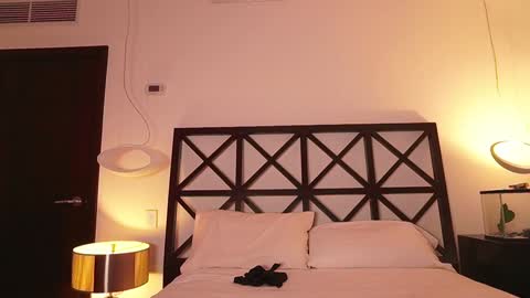 Venus Skye online show from 10.15.25