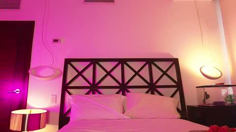 Venus Skye online show from 10.16.25