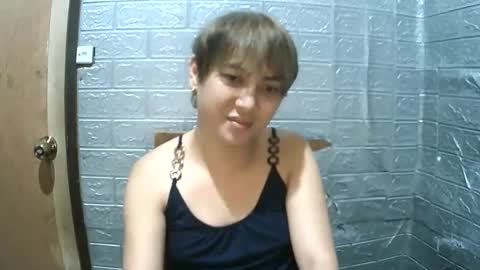 Snapshot of ering_talonglicious chatting on 11.04.25 QUEEN E L L A H online show from 11.04.25