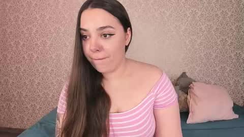 Snapshot of erinlanee chatting on 03.10.25 Erin online show from 03.10.25