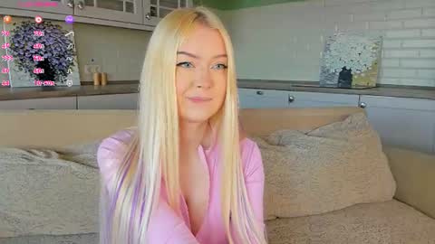 Snapshot of erlenbayer chatting on 06.18.26 Chanel online show from 06.18.26