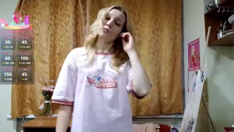 Snapshot of erlinefisk chatting on 11.25.25 Amelie online show from 11.25.25