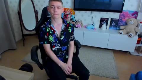 Max online show from 02.08.25