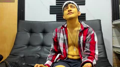 Snapshot of eros_fang chatting on 11.11.25 eros_fang online show from 11.11.25