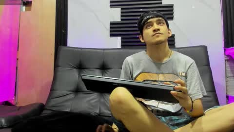 Snapshot of eros_fang chatting on 11.19.25 eros_fang online show from 11.19.25