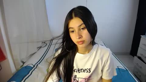 Snapshot of erosgirls_ chatting on 10.19.25 erosgirls_ online show from 10.19.25