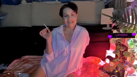 Snapshot of erotic_dessire chatting on 01.21.25 Eve online show from 01.21.25