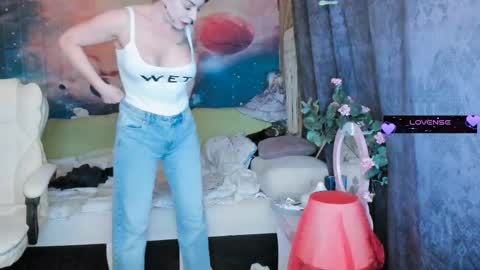 Snapshot of erotic_dessire chatting on 02.13.25 Eve online show from 02.13.25