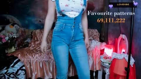 Snapshot of erotic_dessire chatting on 02.22.25 Eve online show from 02.22.25