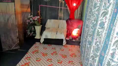 Snapshot of erotic_dessire chatting on 09.17.25 Eve online show from 09.17.25