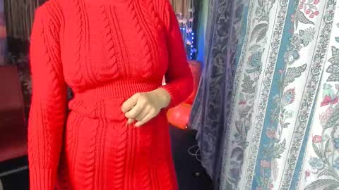 Snapshot of erotic_dessire chatting on 10.15.25 Eve online show from 10.15.25