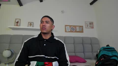 Snapshot of erotic_sins chatting on 12.04.25 erotic_sins online show from 12.04.25