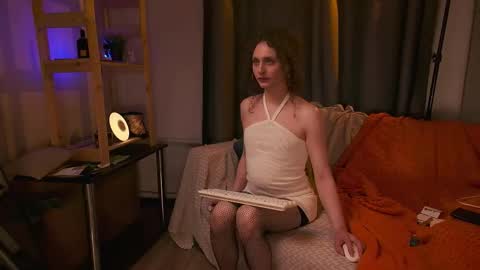 Snapshot of eroticartsss chatting on 12.02.25 Rachel Rach online show from 12.02.25