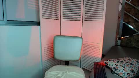 Snapshot of eryx_eriscor chatting on 11.14.25 Eryx online show from 11.14.25