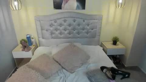 Snapshot of escarleth__ chatting on 02.28.25 Escarlet online show from 02.28.25