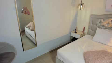 Snapshot of escarleth__ chatting on 09.18.25 Escarlet online show from 09.18.25