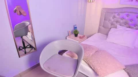 Snapshot of escarleth__ chatting on 10.03.25 Escarlet online show from 10.03.25