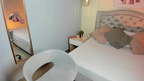 Snapshot of escarleth__ chatting on 10.10.25 Escarlet online show from 10.10.25