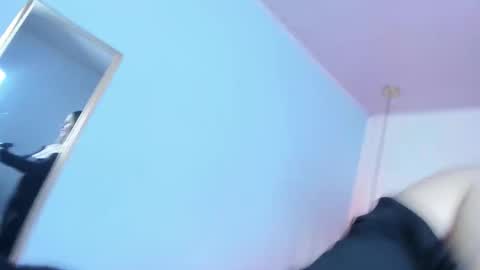 Snapshot of escarleth__ chatting on 12.01.25 Escarlet online show from 12.01.25