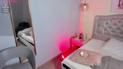 Snapshot of escarleth__ chatting on 12.02.25 Escarlet online show from 12.02.25