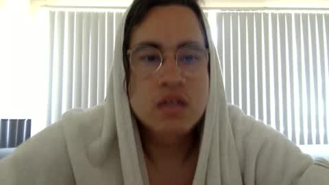 Snapshot of esiiiiiiiiis chatting on 04.19.26 esiiiiiiiiis online show from 04.19.26