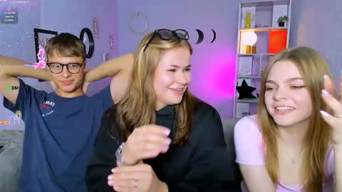 esma_shine online show from 09.19.25