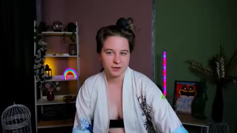 esma_shine online show from 10.19.25