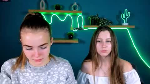 esme_moore_ online show from 11.19.25