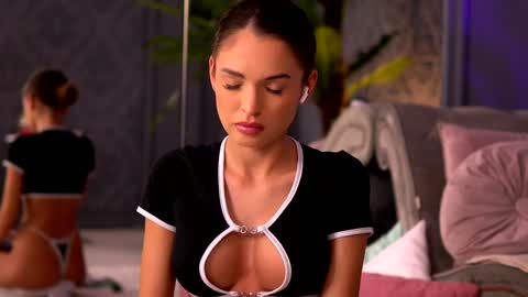 Snapshot of esmeainsley chatting on 12.10.24 Raluca  online show from 12.10.24