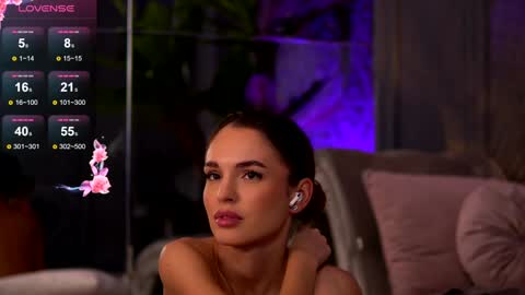 Snapshot of esmeainsley chatting on 01.10.25 Raluca  online show from 01.10.25