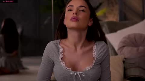 Snapshot of esmeainsley chatting on 02.12.25 Raluca  online show from 02.12.25