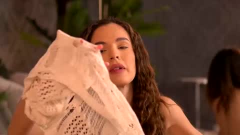 Snapshot of esmeainsley chatting on 03.05.25 Raluca  online show from 03.05.25