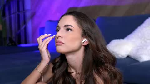 Snapshot of esmeainsley chatting on 09.26.25 Raluca  online show from 09.26.25