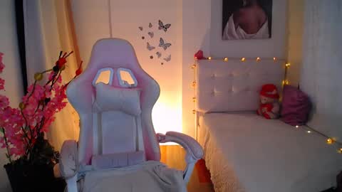 Esmeralda online show from 02.15.25