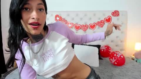 Snapshot of esmeralda_06 chatting on 02.15.25 esmeralda online show from 02.15.25