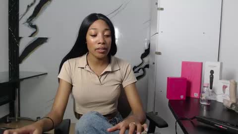 Snapshot of esmeralda_bk chatting on 09.29.25 esmeralda_bk online show from 09.29.25