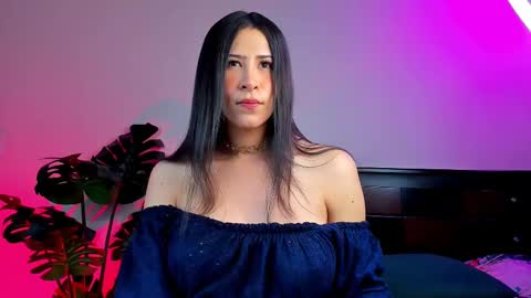 Snapshot of esmeralda_h chatting on 02.10.25 K E Y R A independent model online show from 02.10.25