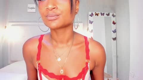 Snapshot of esmeraldanyx chatting on 11.18.25 esmeraldanyx online show from 11.18.25