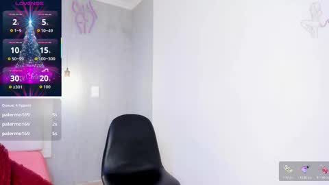 Snapshot of esmeraldanyx chatting on 12.13.25 esmeraldanyx online show from 12.13.25
