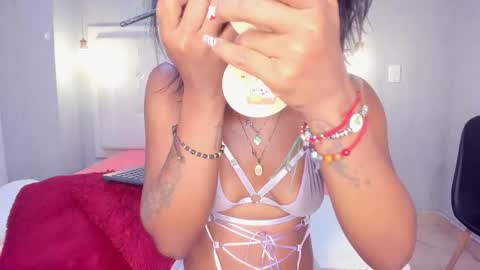 Snapshot of esmeraldanyx chatting on 12.16.25 esmeraldanyx online show from 12.16.25