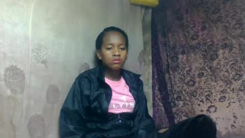 Snapshot of estancelee chatting on 06.21.26 estancelee online show from 06.21.26