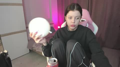 Snapshot of este_ria chatting on 12.01.24 esteria online show from 12.01.24