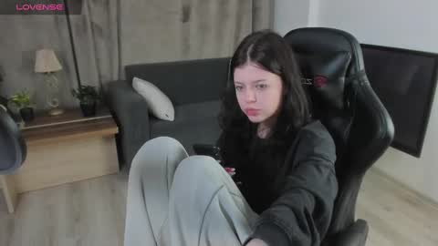 Snapshot of este_ria chatting on 12.04.24 esteria online show from 12.04.24