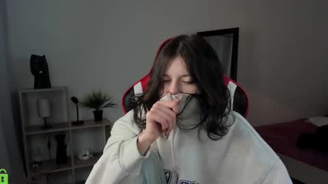 Snapshot of este_ria chatting on 12.14.24 esteria online show from 12.14.24