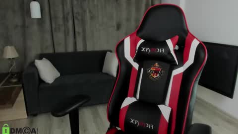 Snapshot of este_ria chatting on 12.20.24 esteria online show from 12.20.24