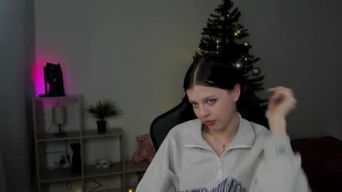 Snapshot of este_ria chatting on 12.22.24 esteria online show from 12.22.24